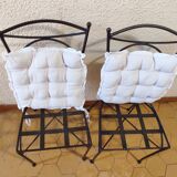 Bistro table in marble and cast iron legs and two matching chairs in black cast iron