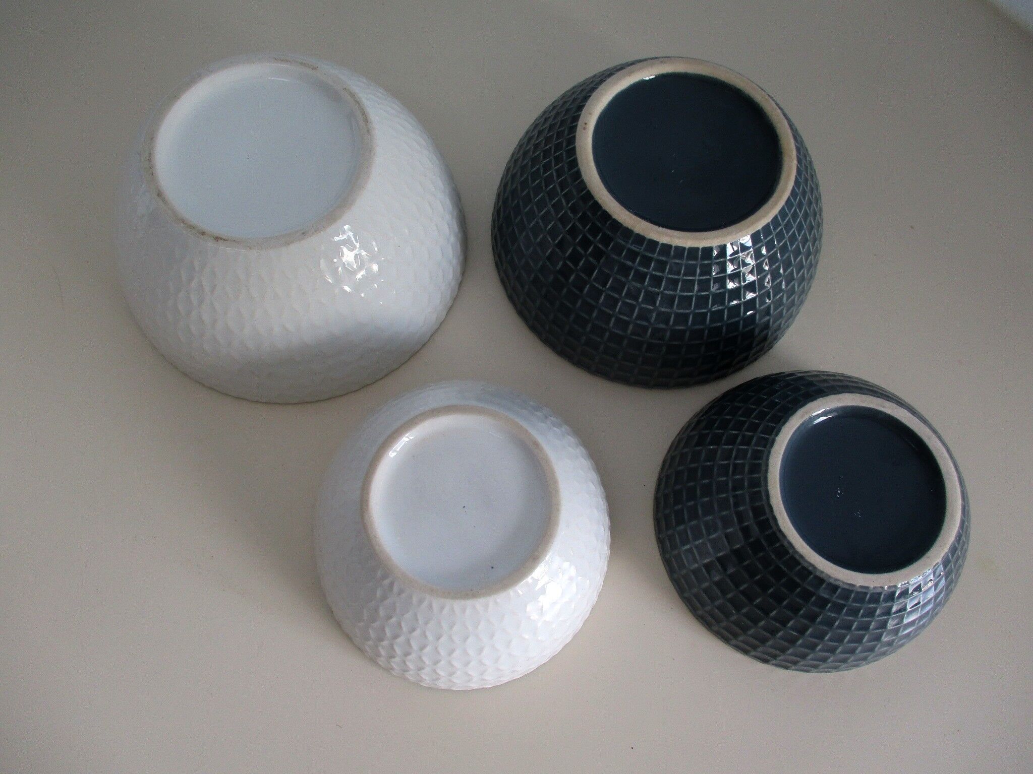 Set of 8 ceramic bowls