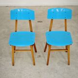 Pair of wooden and plastic chairs Ton Bystrice Thonet