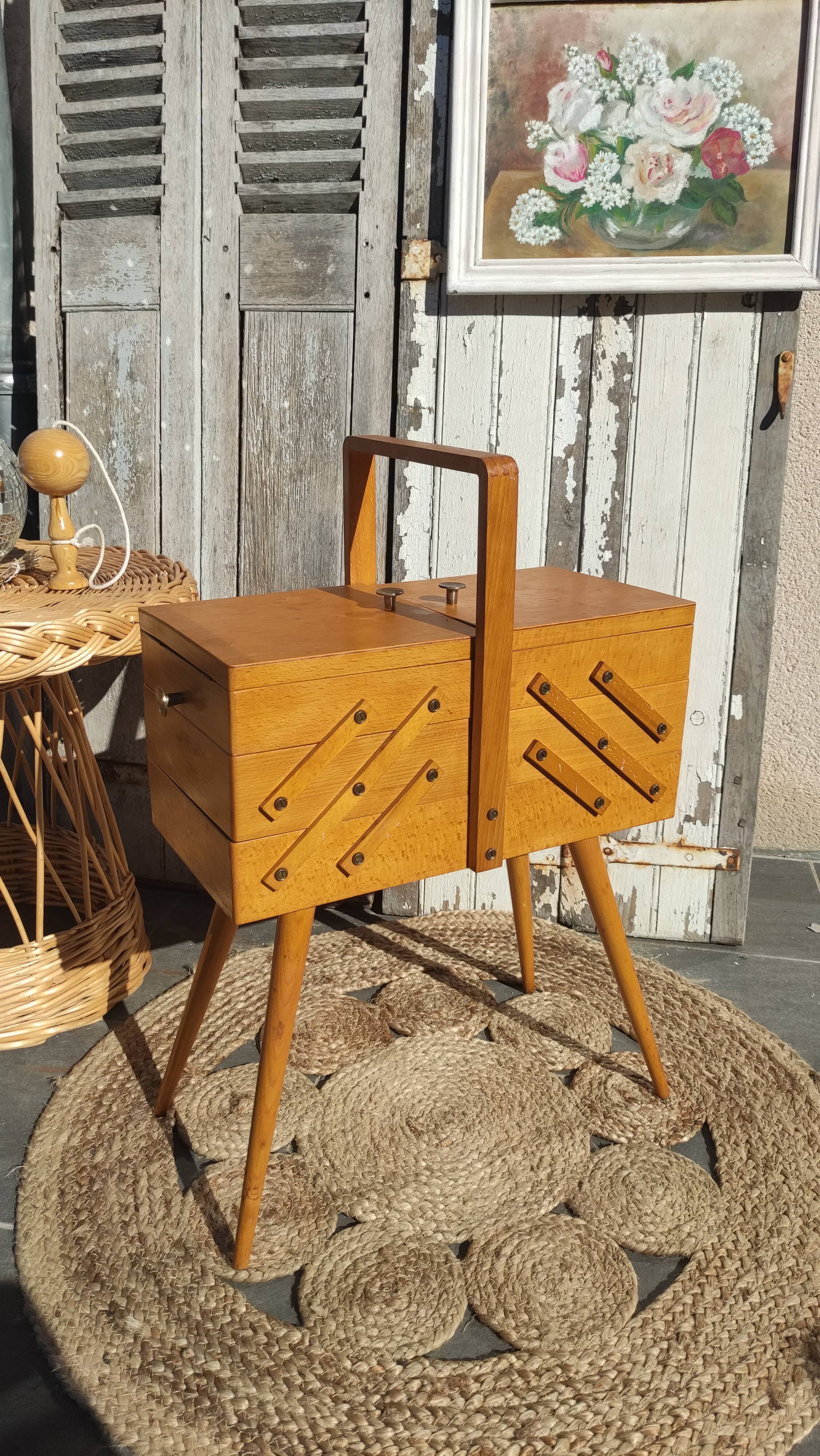 Vintage worker compass feet from the 50s
