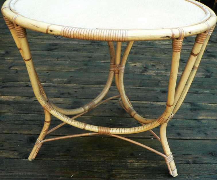 Details on vintage bamboo coffee table 1950s