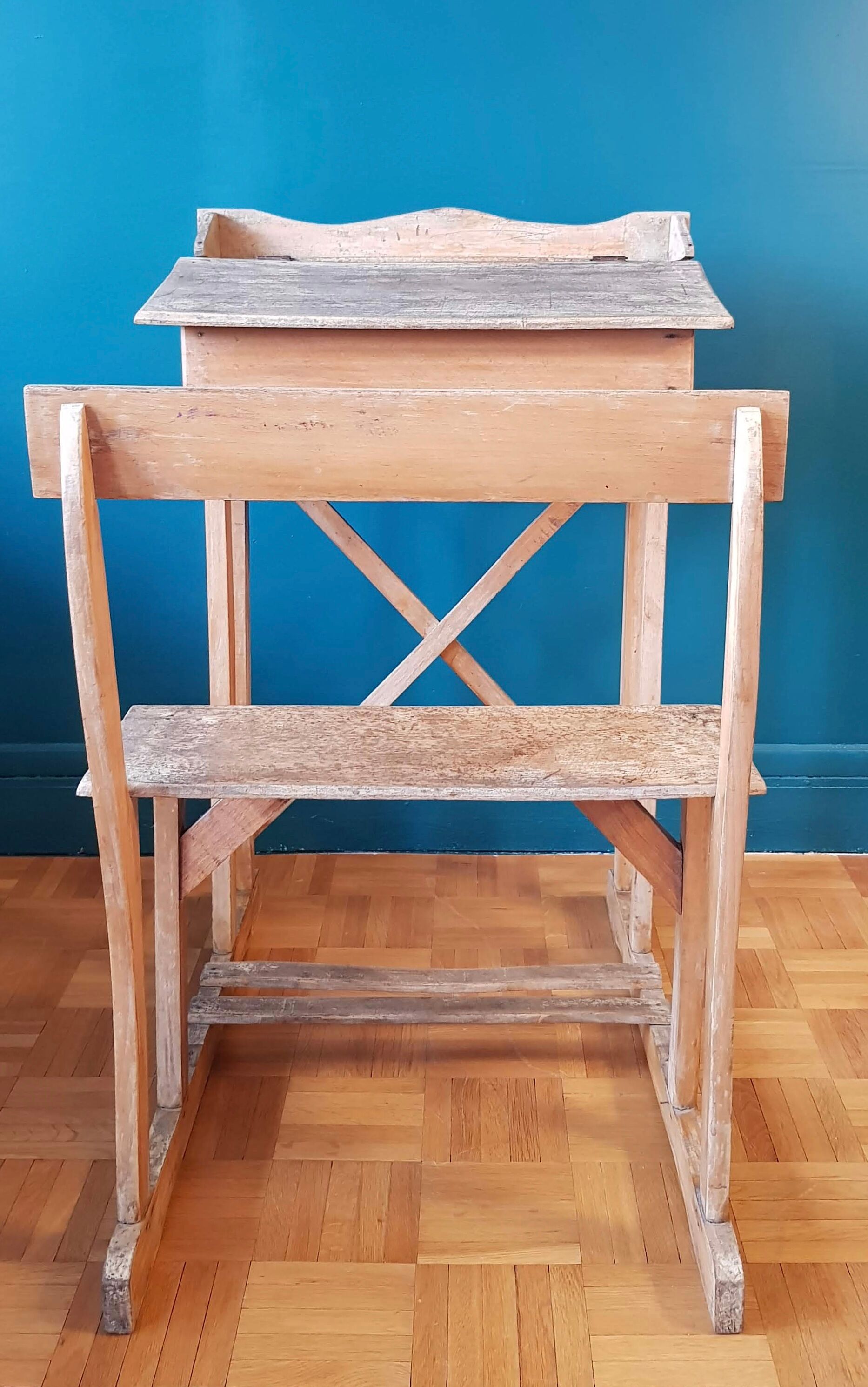 Pupitre d'écolier ancien