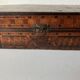 Box or box has jewelry in oriental marquetry. Colonial period around 1950 .