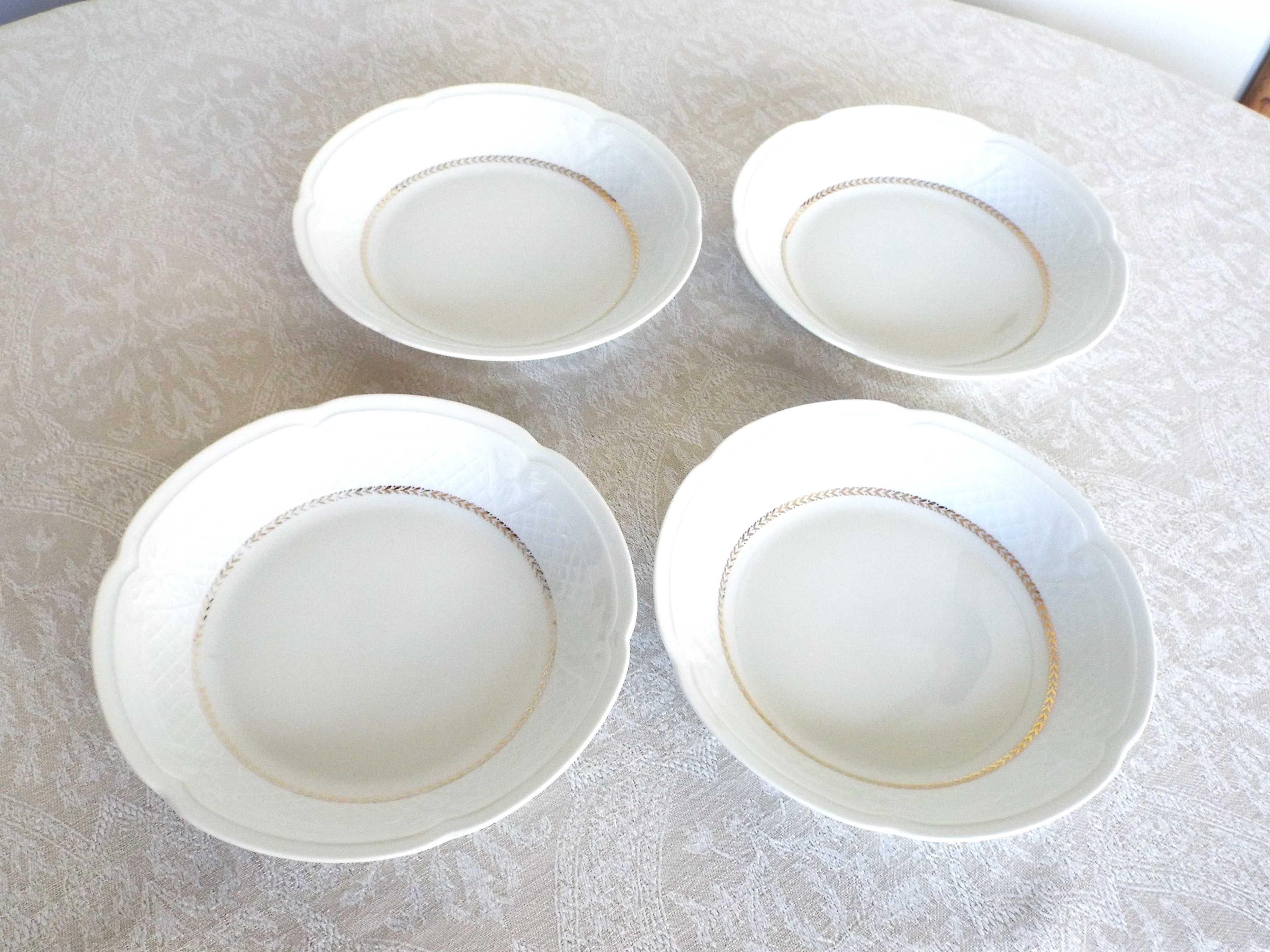 4 hollow dessert plates