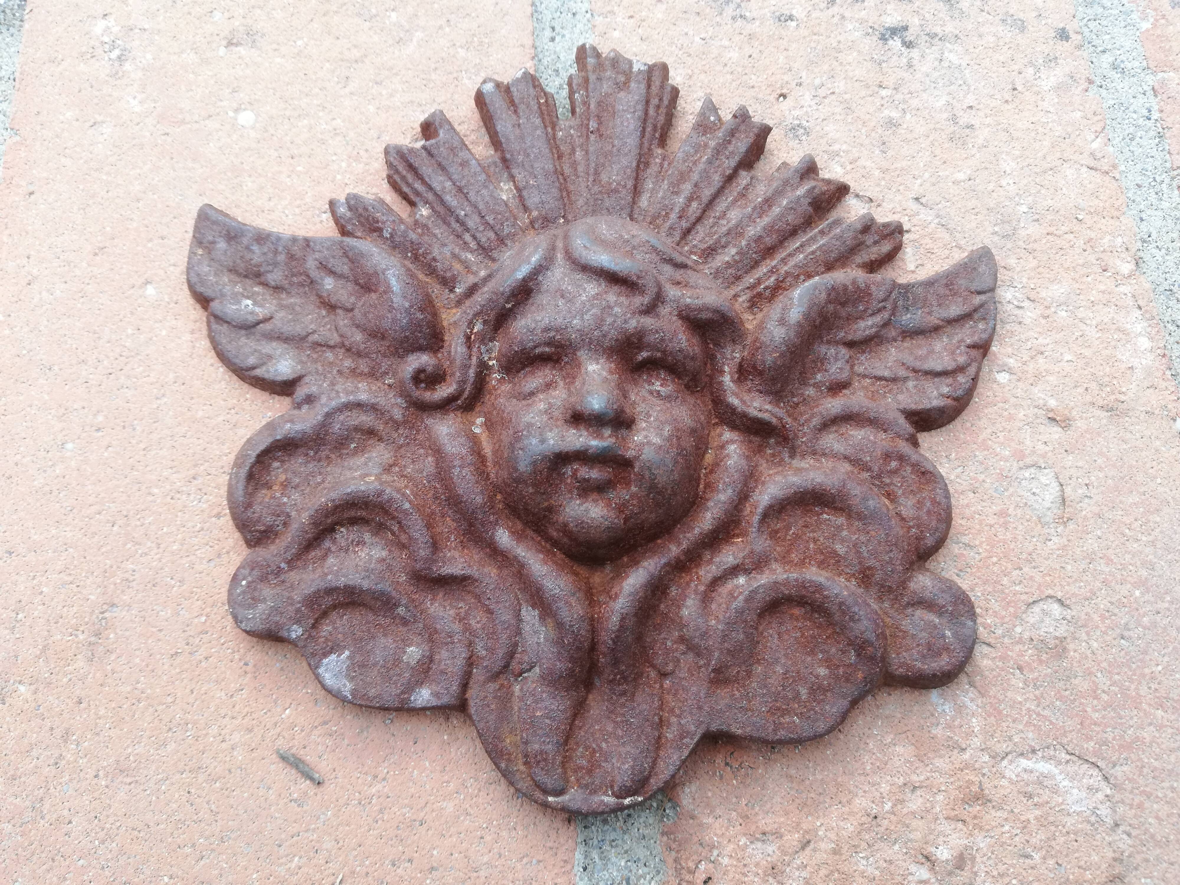 2 cast iron decorations