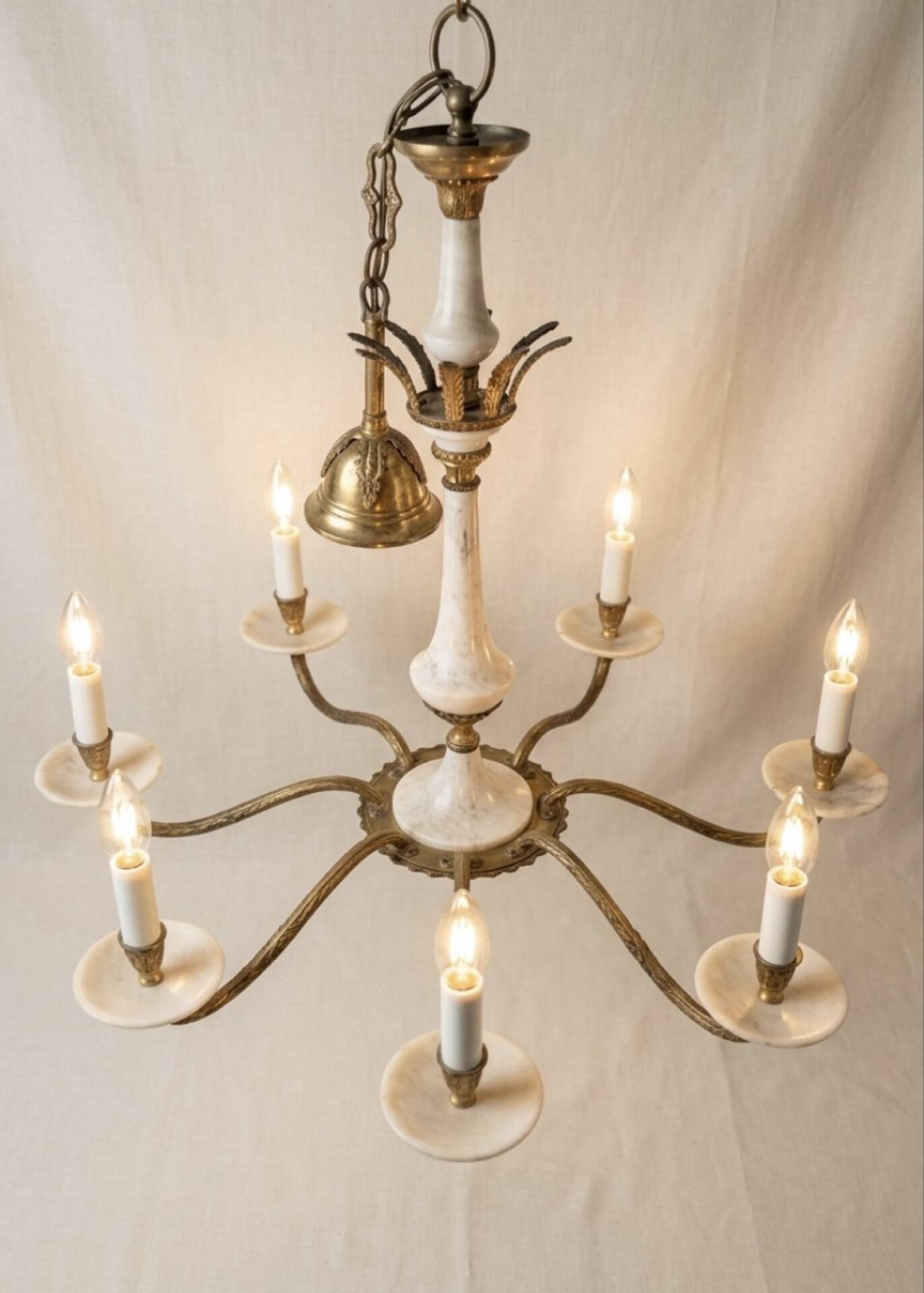 Lustre with 8 light arms in Hollywood Regency style – Gold brass and marble