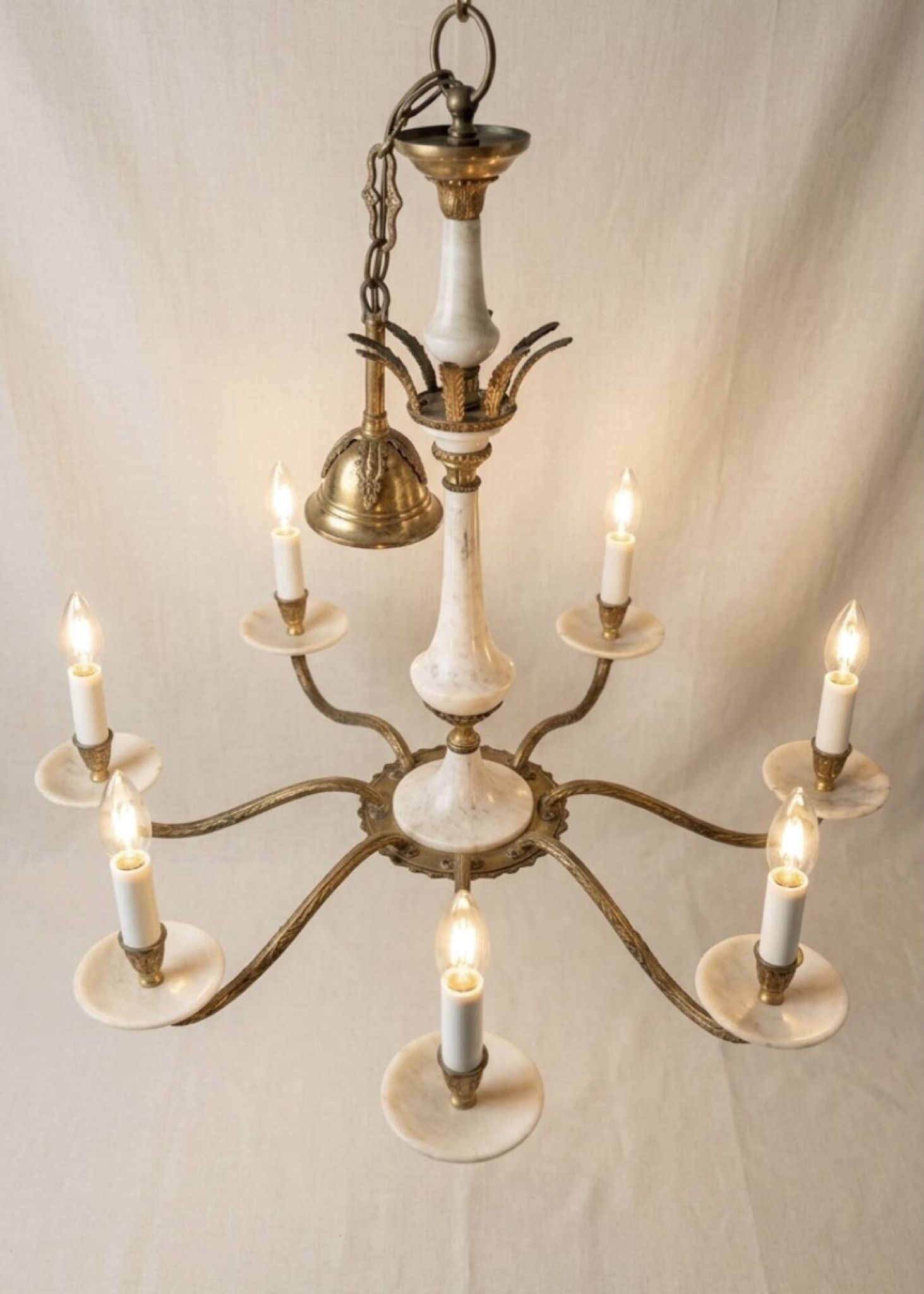 Lustre with 8 light arms in Hollywood Regency style – Gold brass and marble