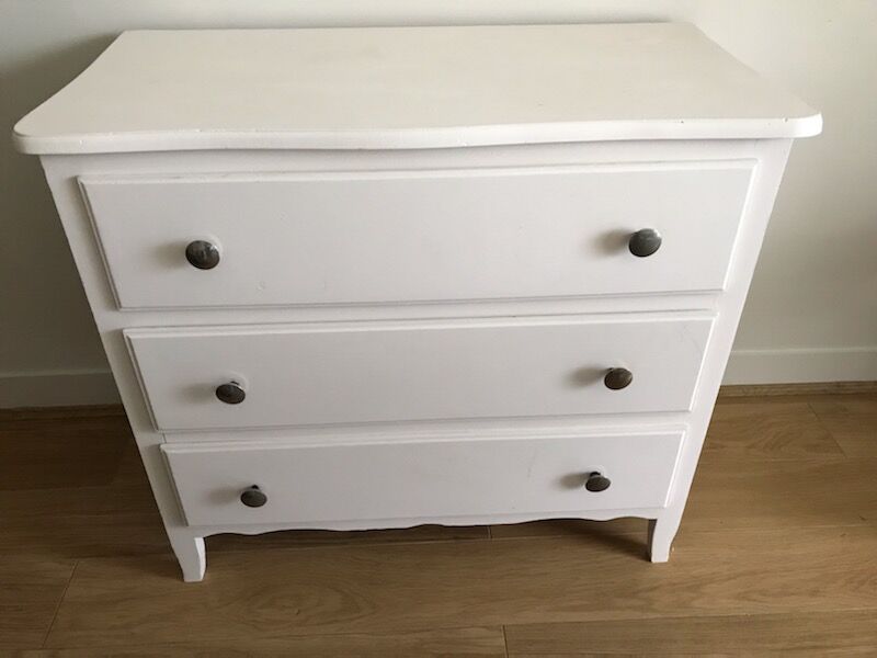 Vintage chest of drawers with three drawers