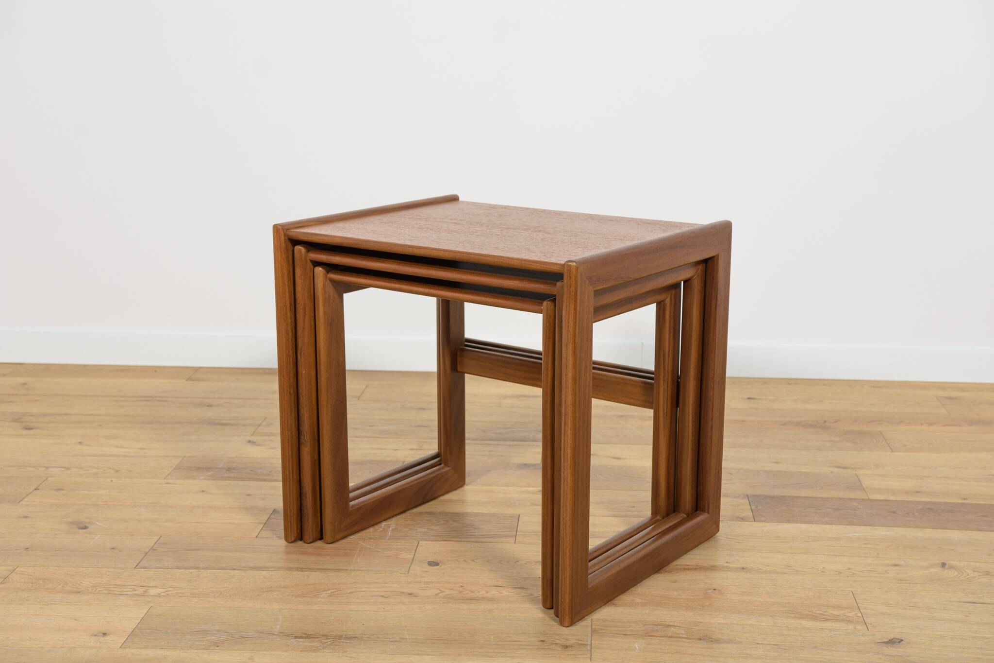 Tables Gigognes Mid-Century en Teck, Royaume-Uni, 1960s, Set de 3
