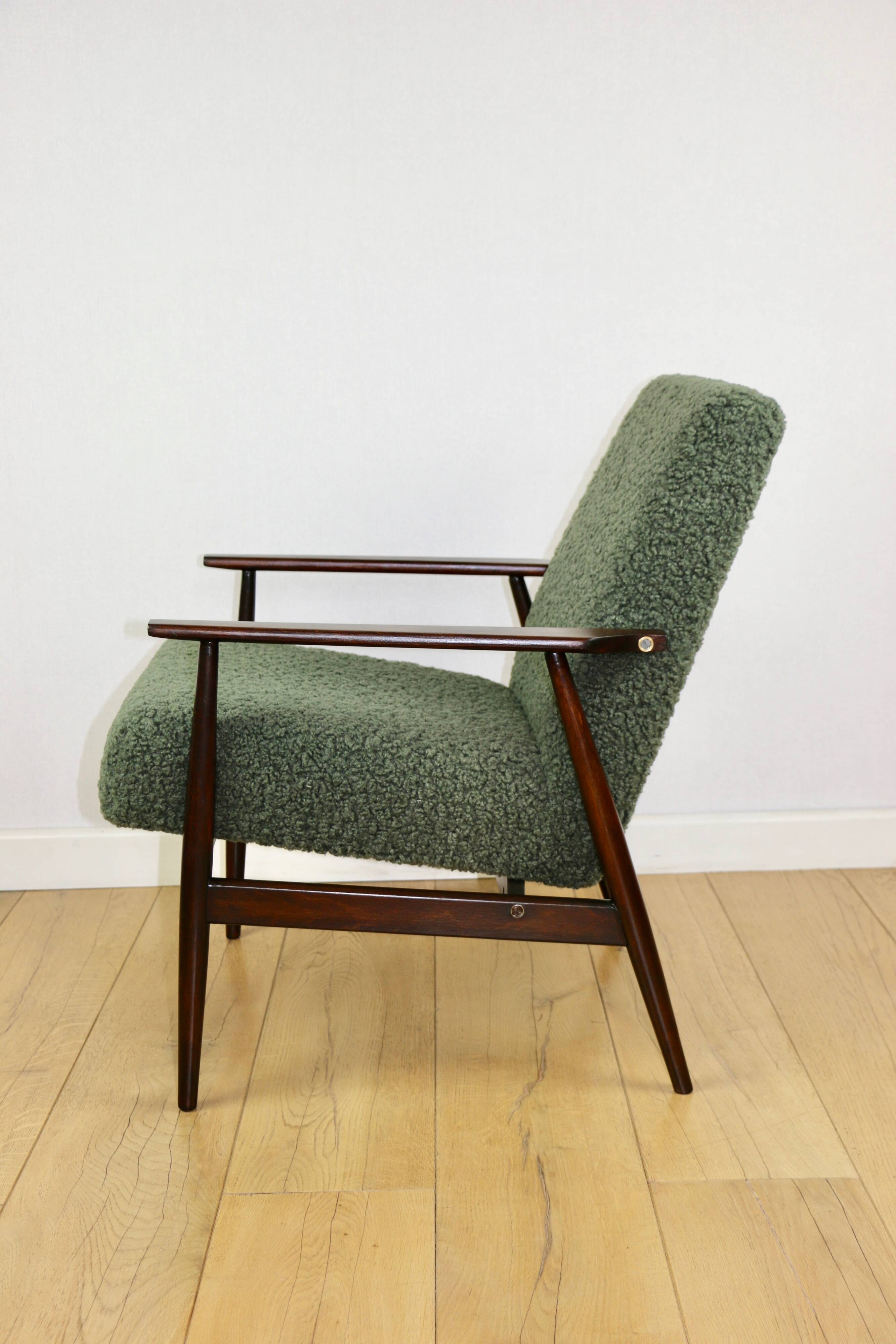 Fauteuil 'Lis', design en bouclés verts des années 1970 par Henryk Lis - 2 pièces disponibles