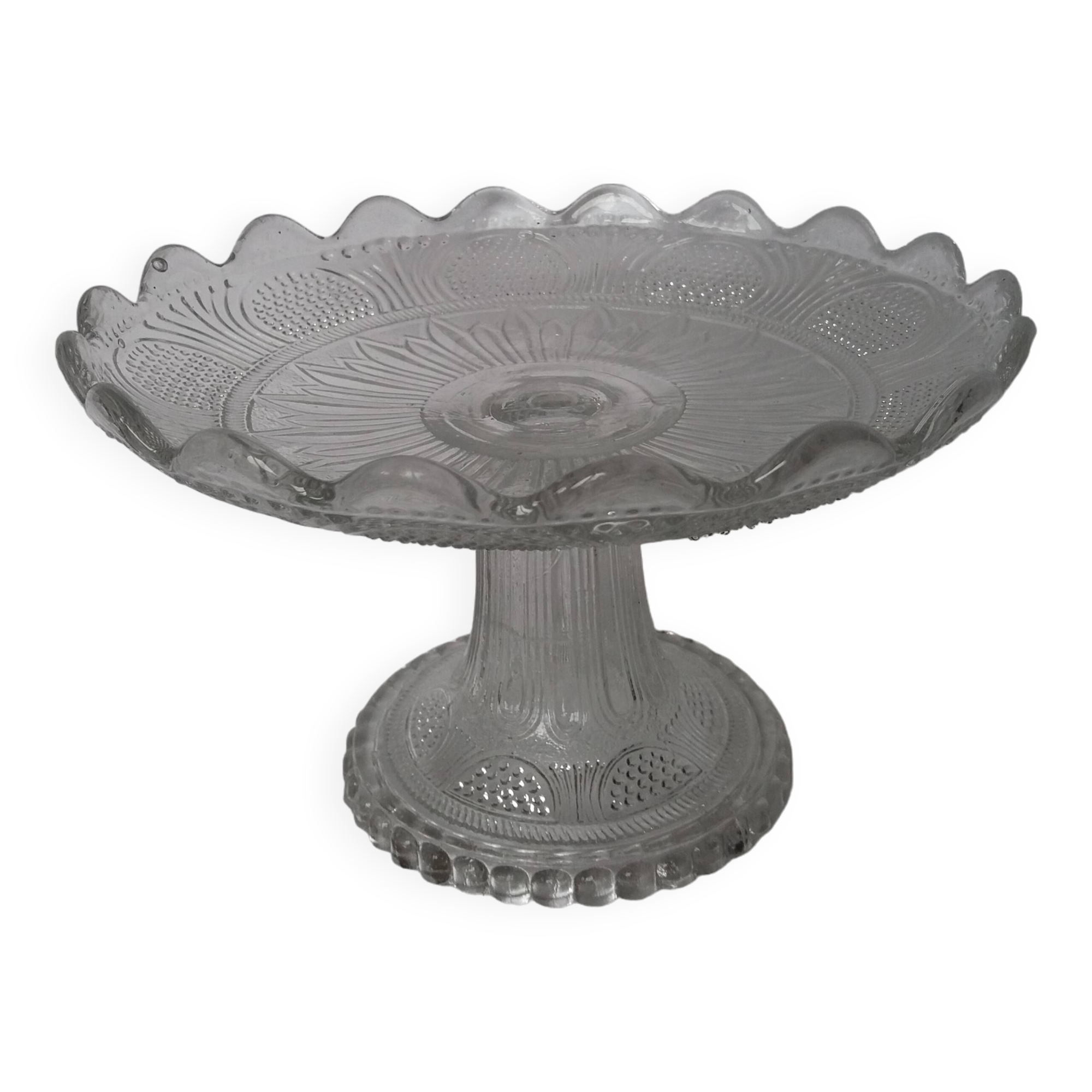 Presentation dish on pedestal cake display