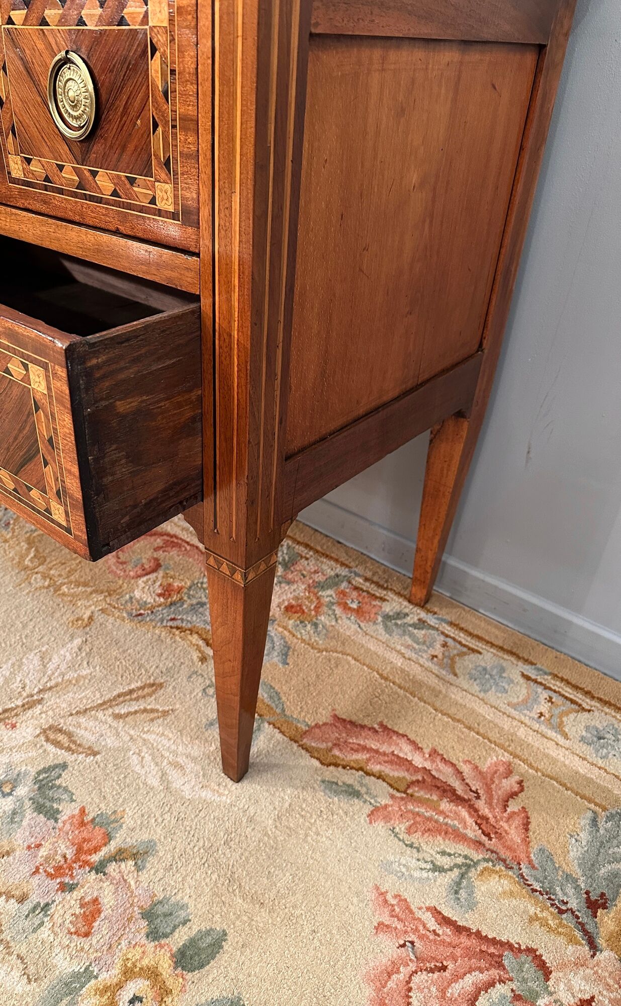 Chest of drawers in marquetry Late eighteenth century
