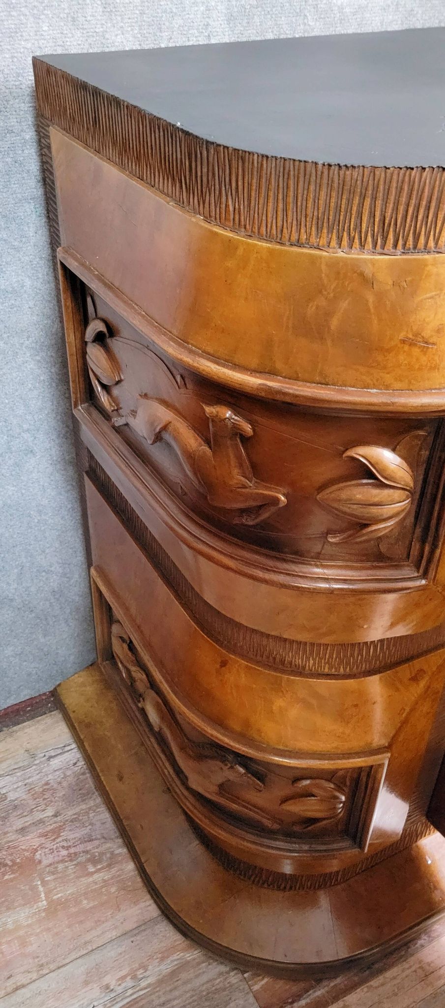 Pier Luigi Colli: Art Deco period sideboard in burl and carved wood
