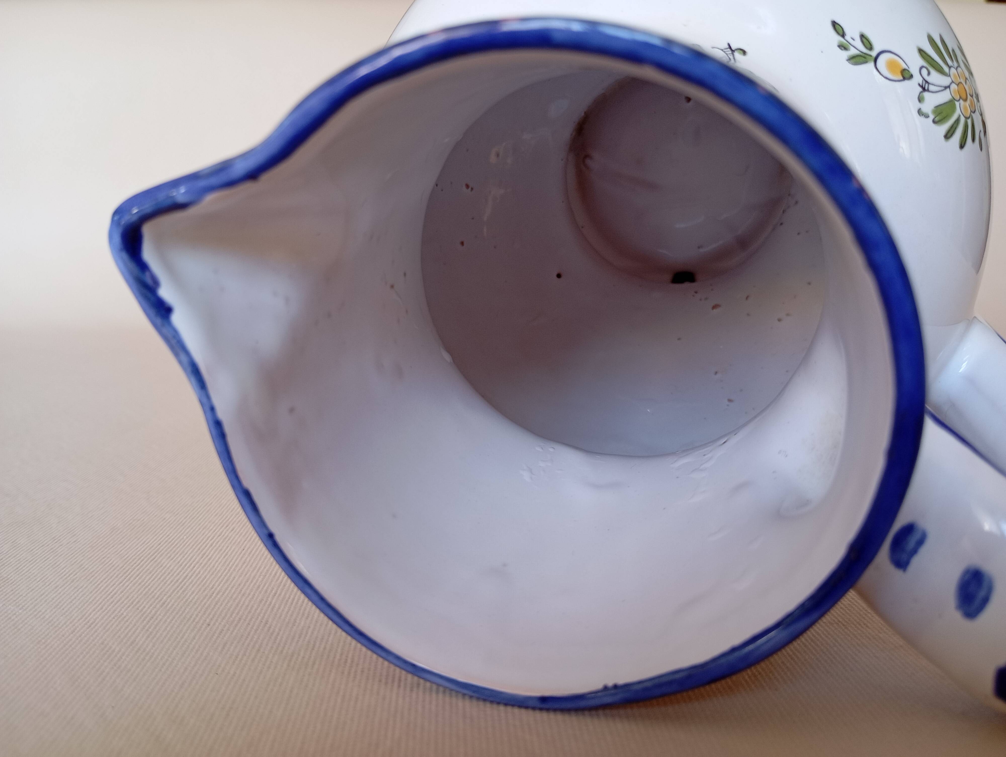 Angoulême earthenware pitcher "Le Renoleau" Moustiers decor