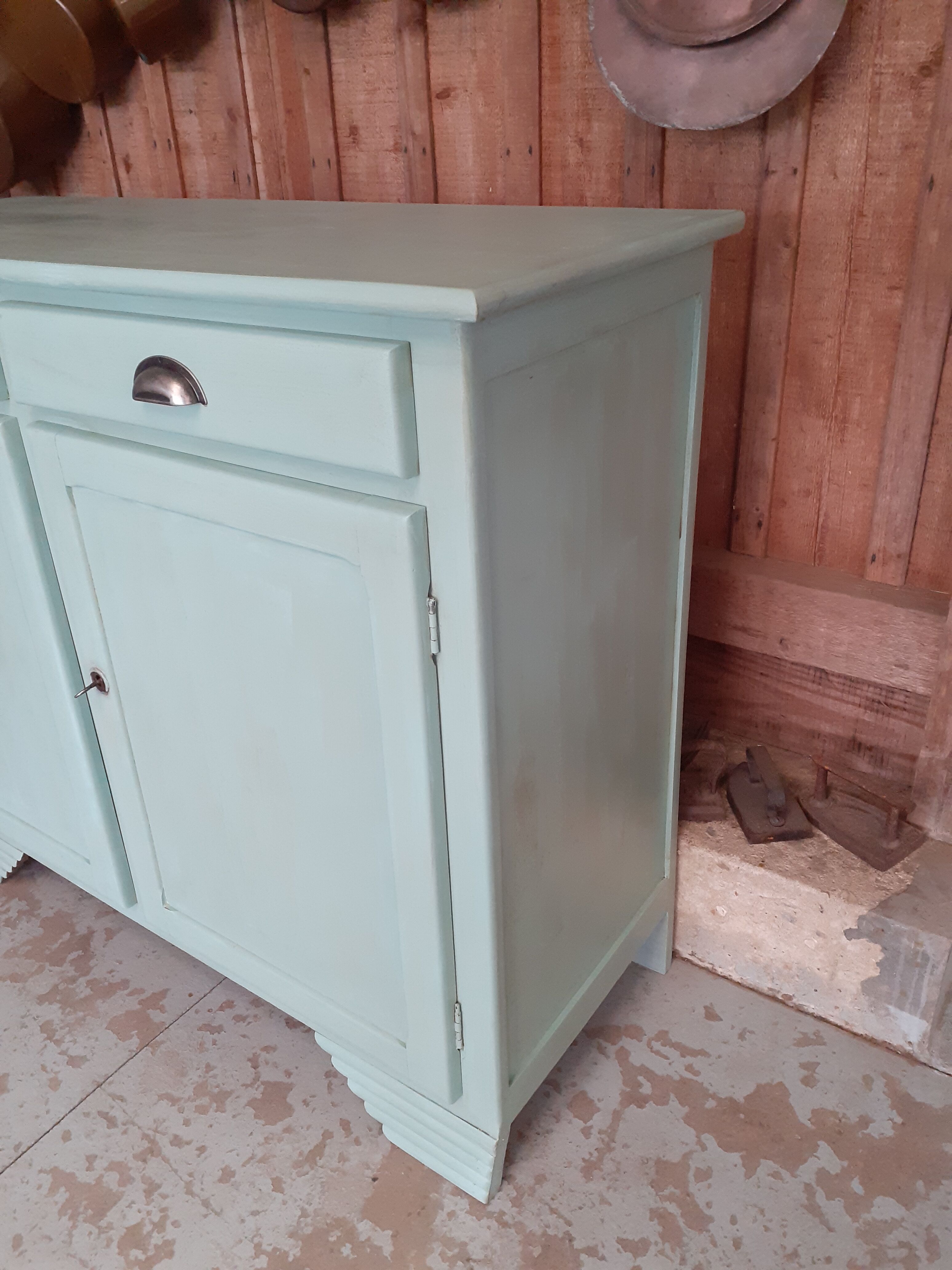 Buffet bas vert provence