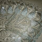Oval compartmentalized plate in transparent glass