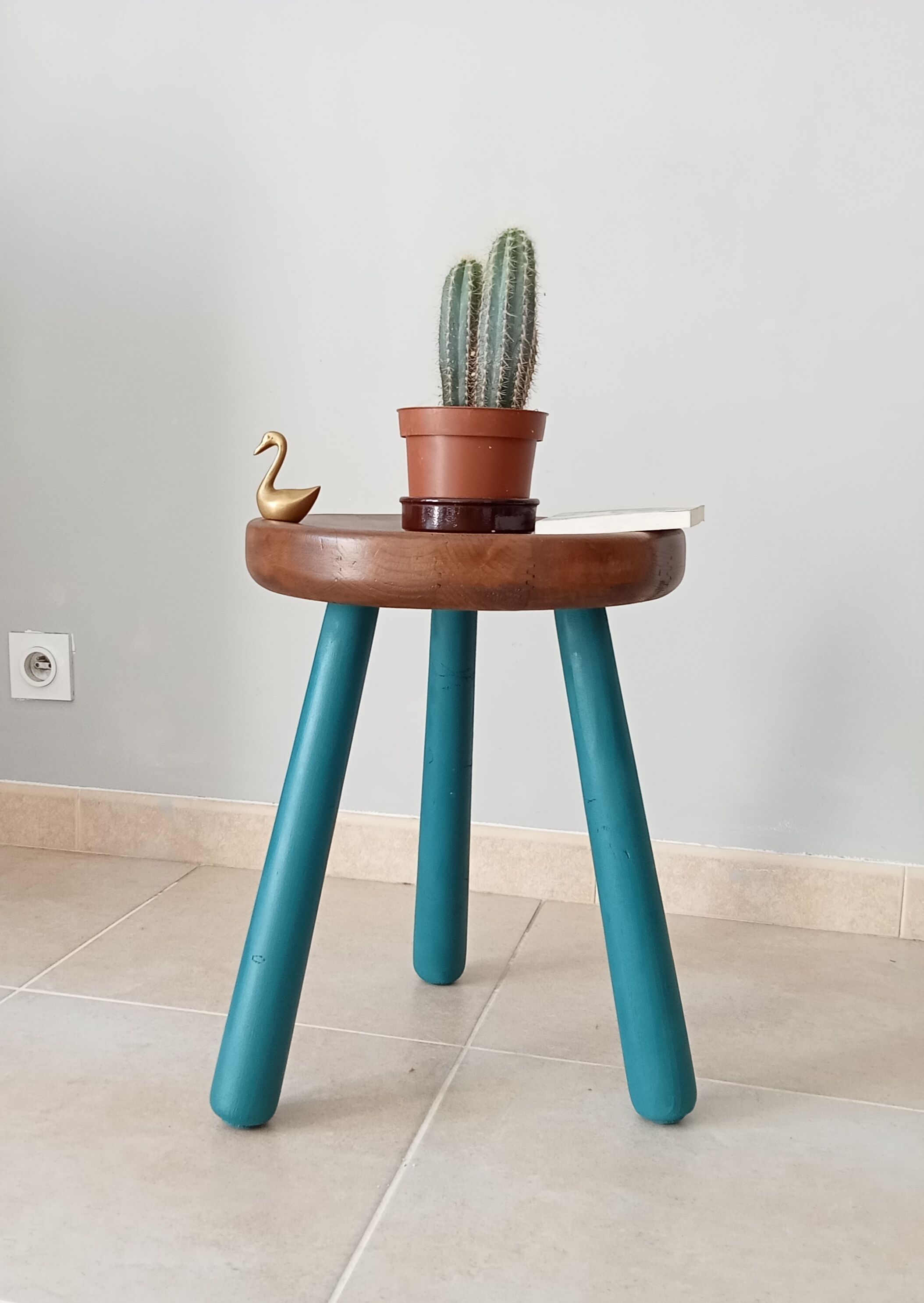 Tripod stool 50s