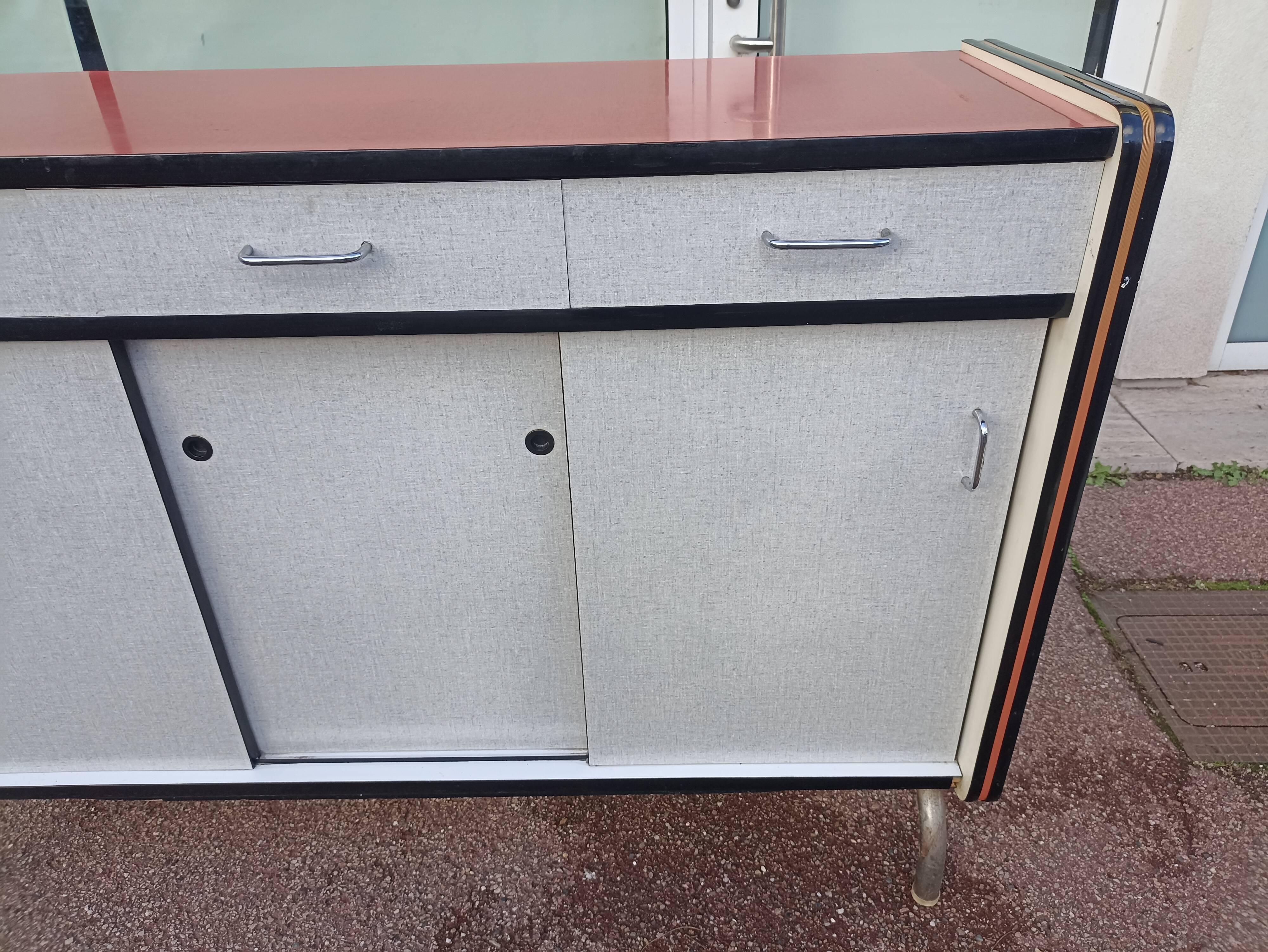 Buffet formica rouge blanc gris - année 1960