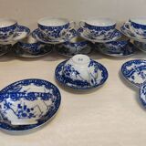 Magnifique Service de 12 Tasses et Soucoupes en Porcelaine