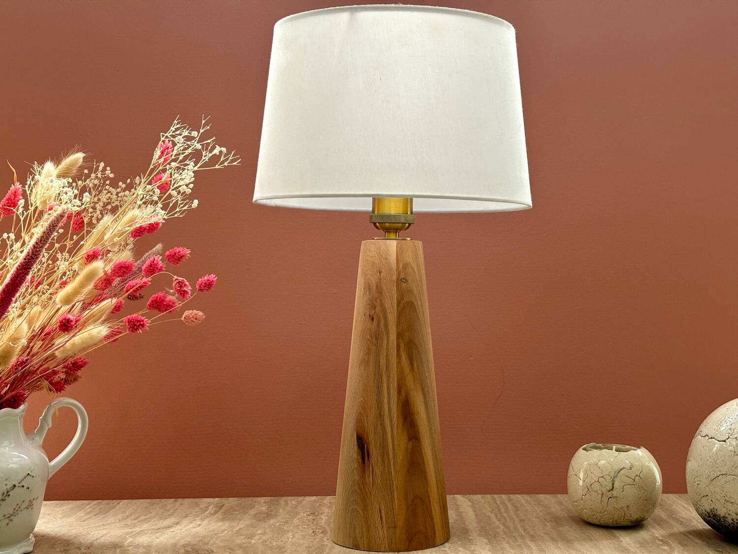 Elegant table lamp made of recycled solid wood for a warm and sustainable atmosphere "CÔNE"