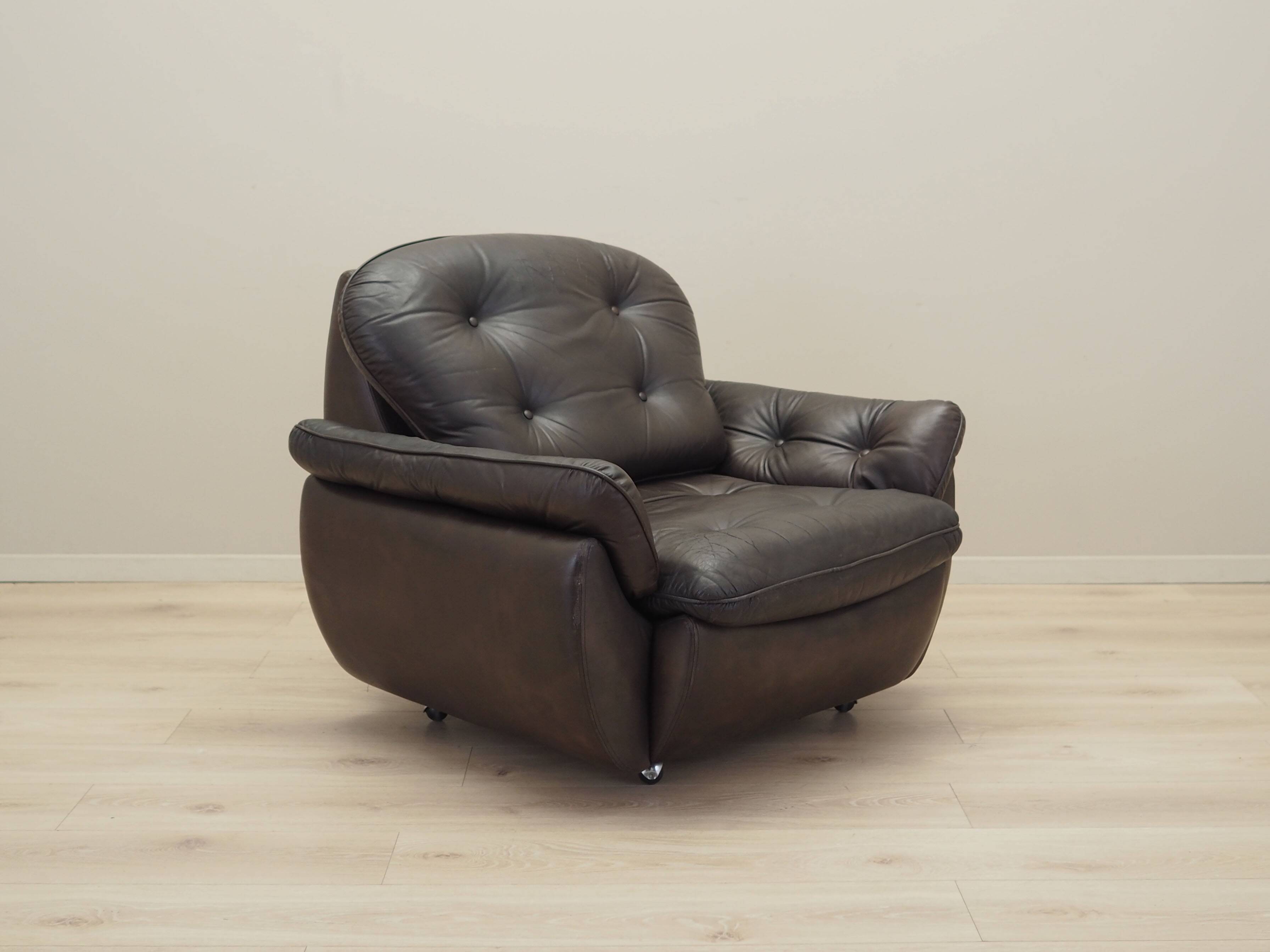 Armchair with castors, Italian design, 1970s, production: Italy