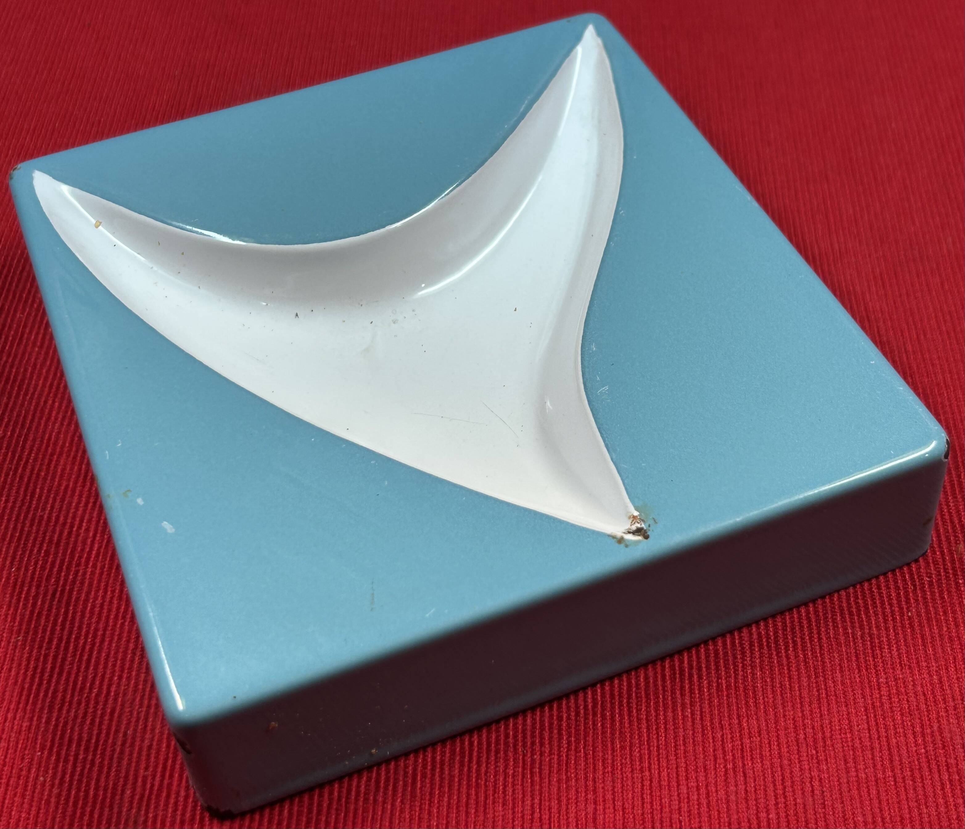 enameled metal pocket tray