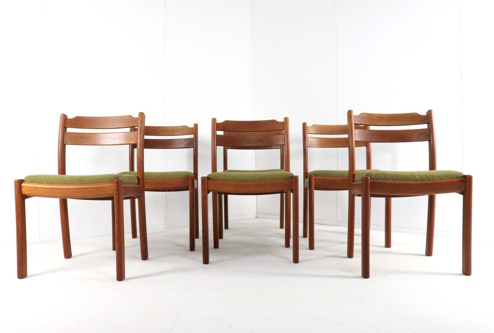 6 chaises dans le goût de Dyrlund 'Sentved'