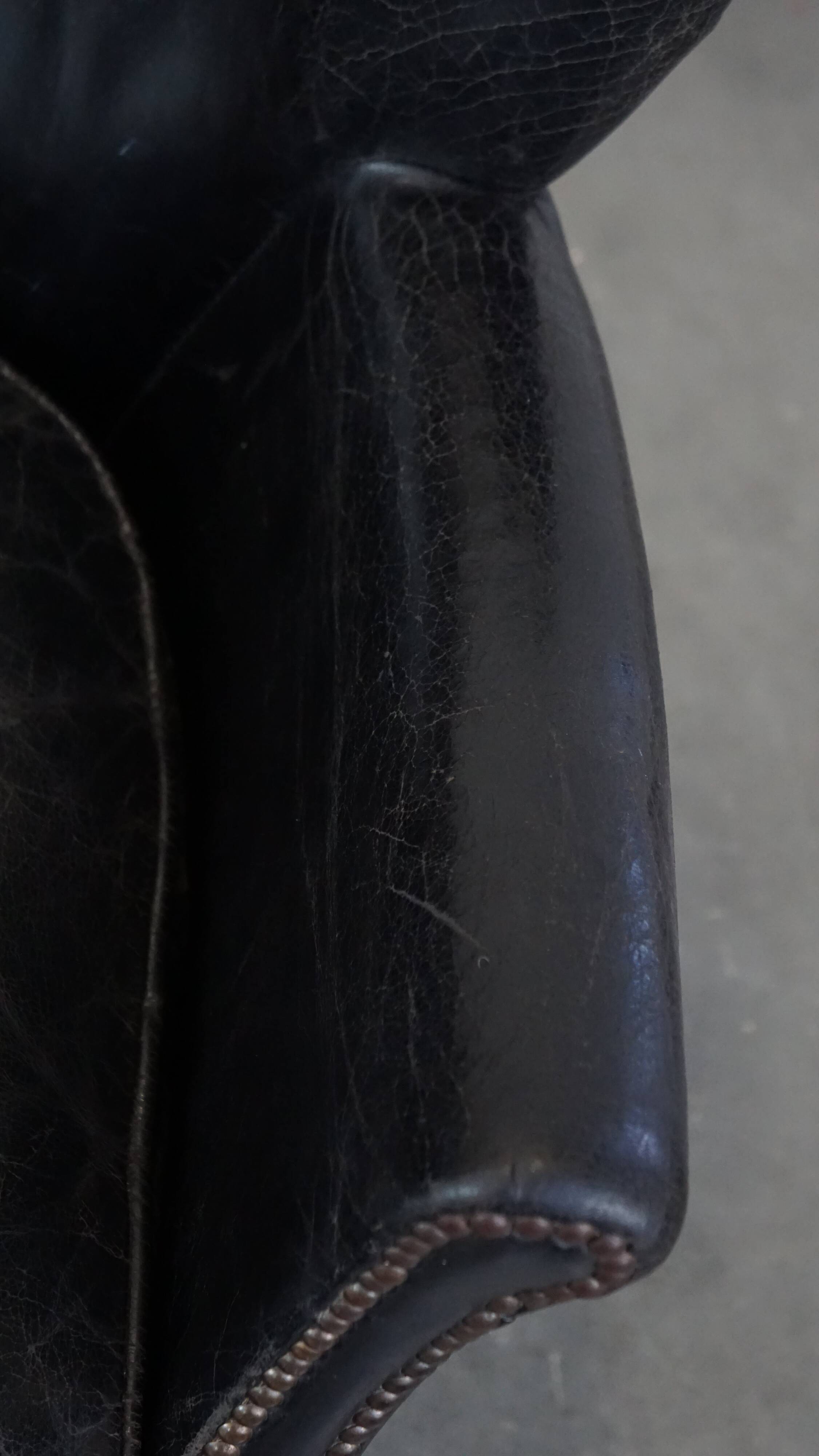 Fauteuil en cuir de vachette noir