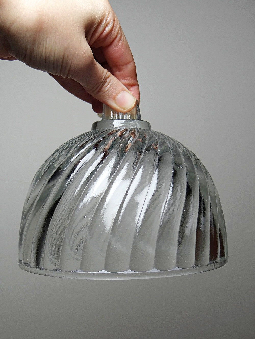 Petite cloche à dessert ou à fromage en verre pressé vintage/ancienne torsades