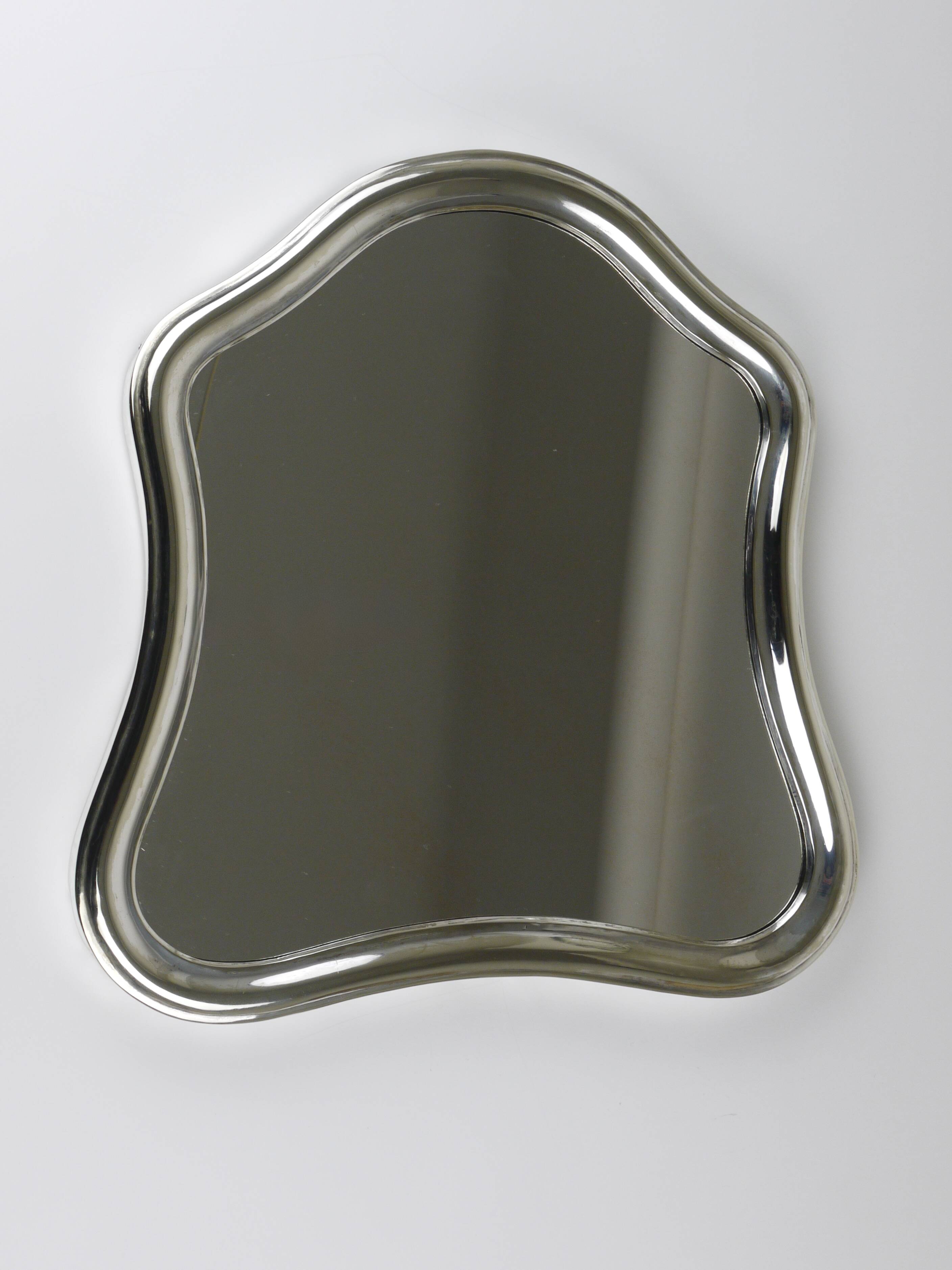 Miroir mural en argent viennois à bords festonnés, Autriche, vers 1900