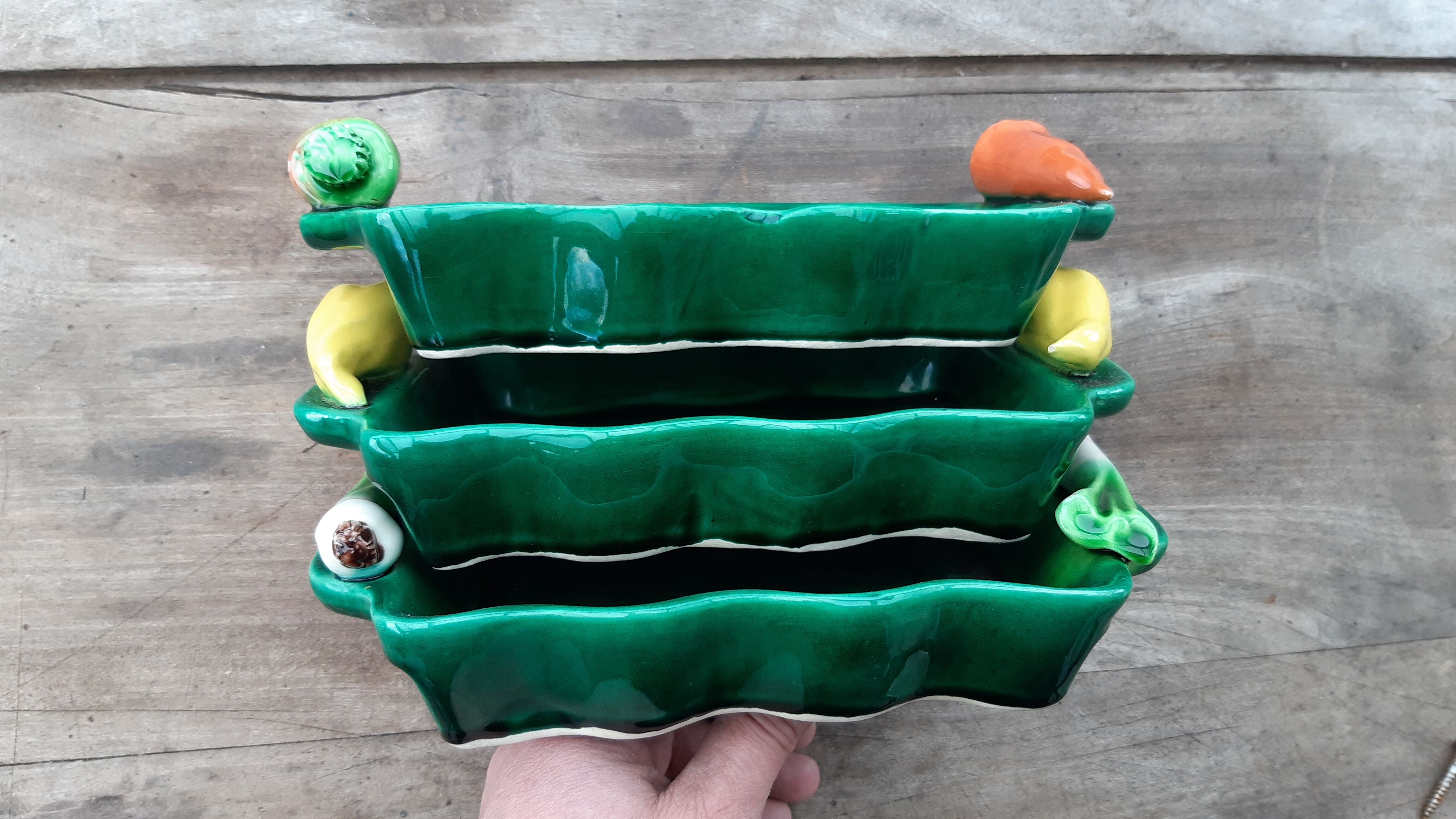 Ramequins in dabbling, 1950