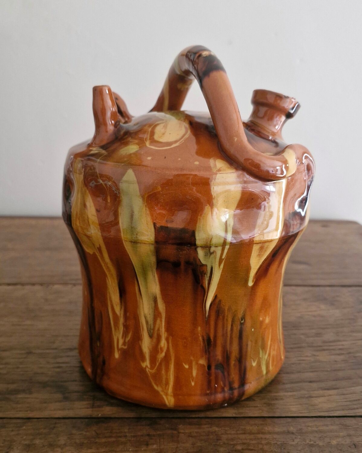 Jaspé decorated jug