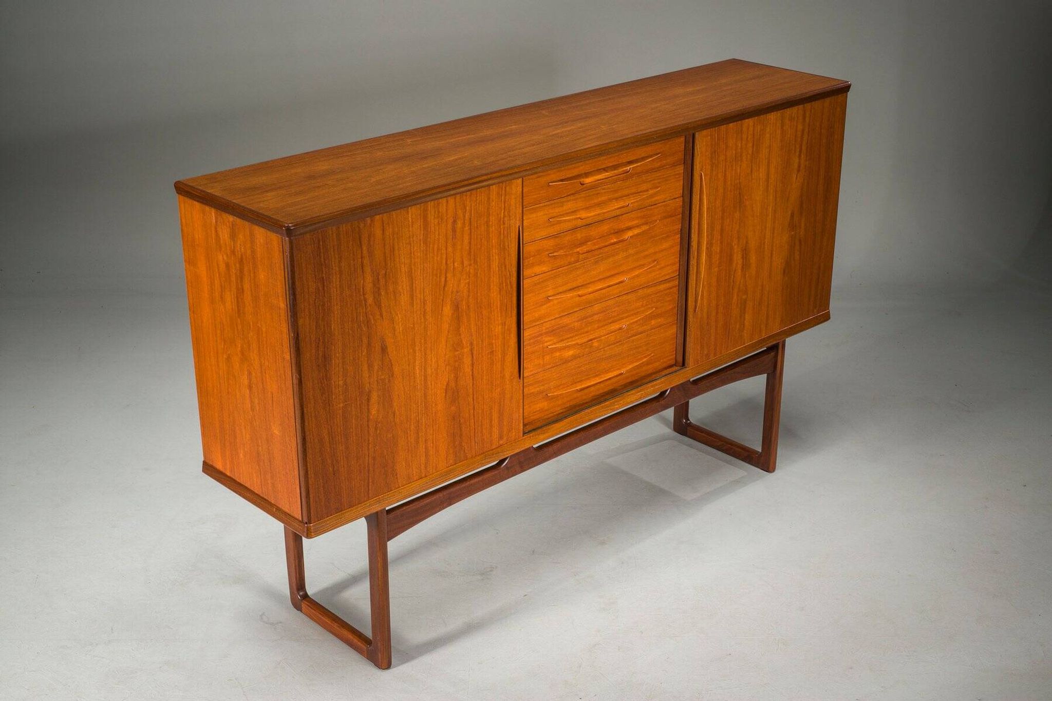 Buffet danois en teck par Arne Vodder pour Vamo Sønderborg, années 1960