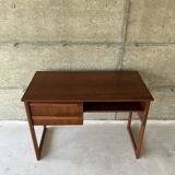 Scandinavian office of the 60s with sleigh feet