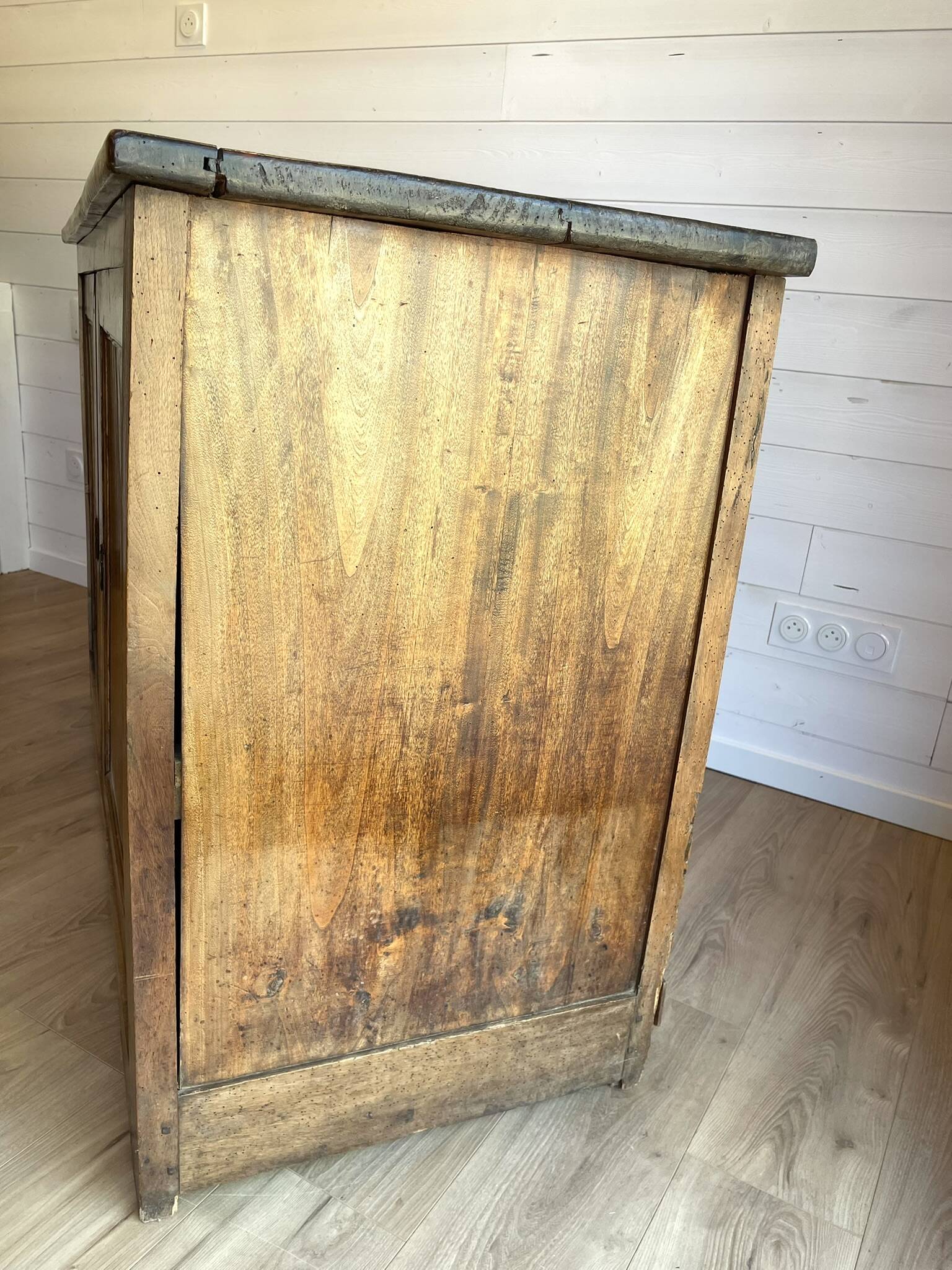 Buffet, very old, made of patinated solid wood - 19th century / early 20th century