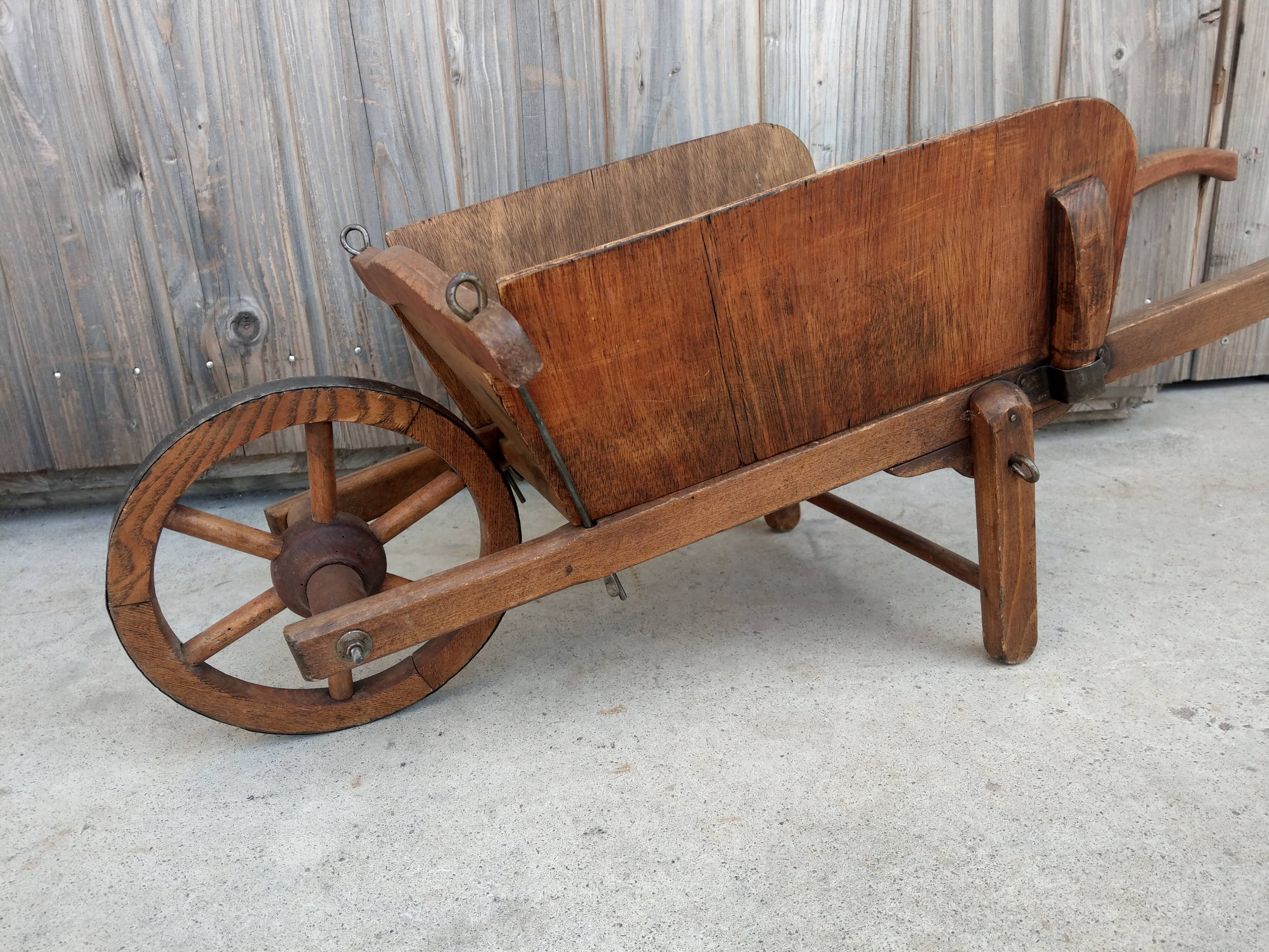 Former child wheelbarrow