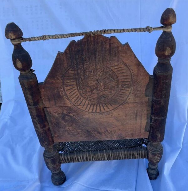 Chaise basse traditionnelle indienne
