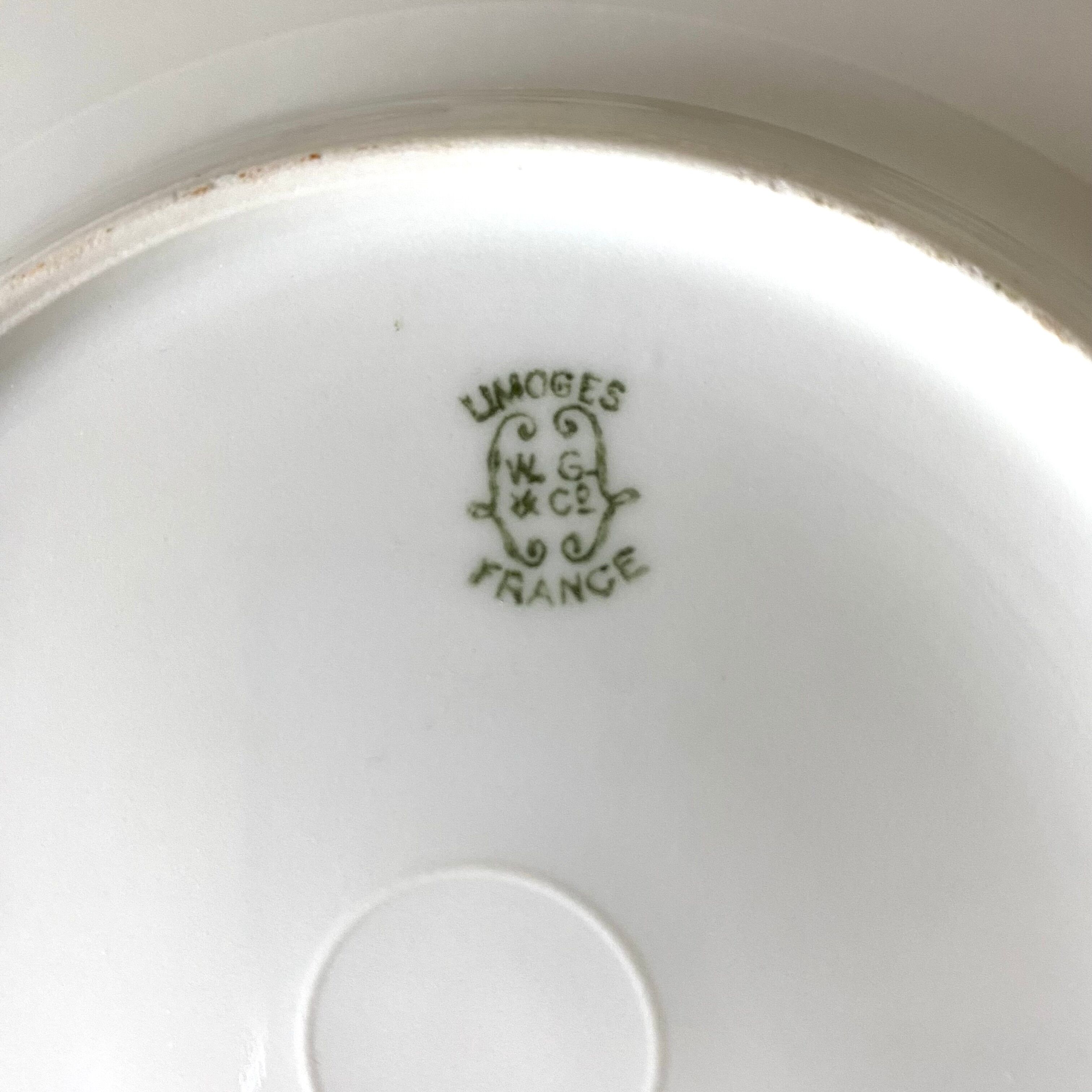 12 Assiettes à dessert en porcelaine de Limoges
