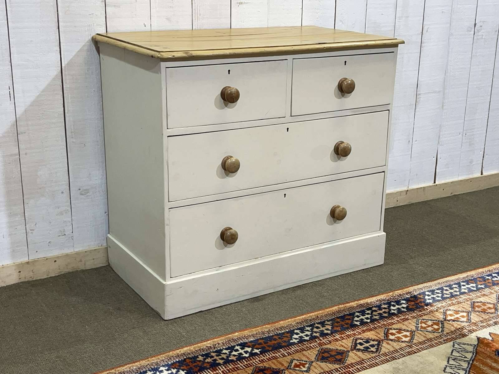 Commode anglaise fin XIXème en sapin