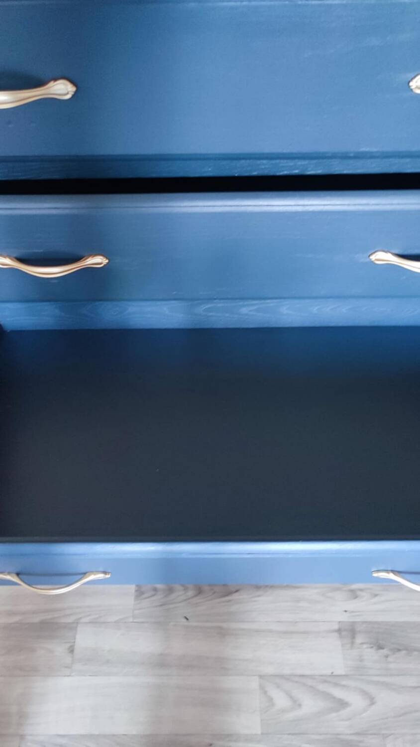 Chest of drawers in solid oak painted blue