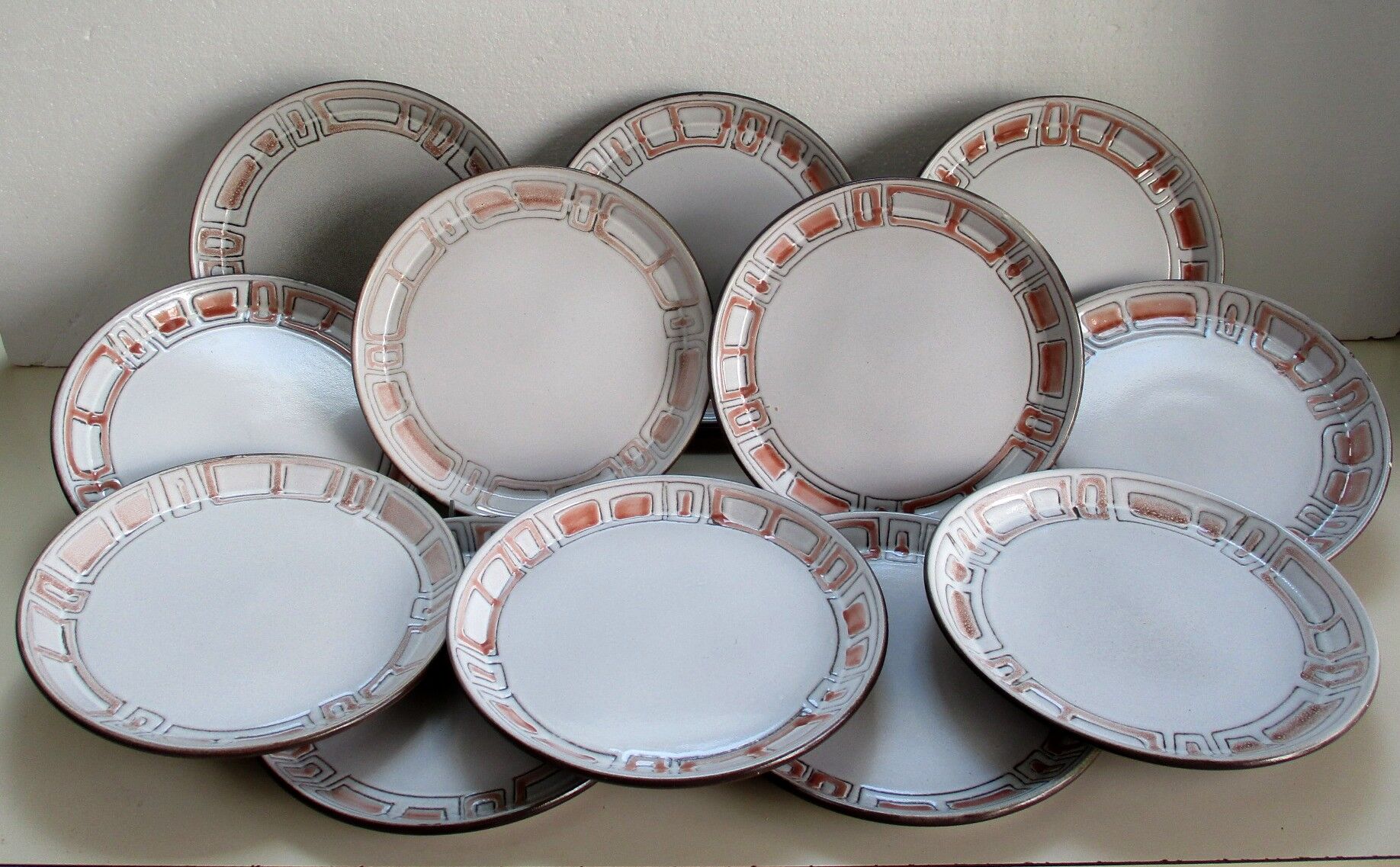 Set of 12 flat plates in niderviller glazed stoneware