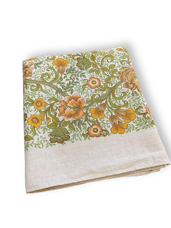 Rectangular tablecloth with vintage orange flowers