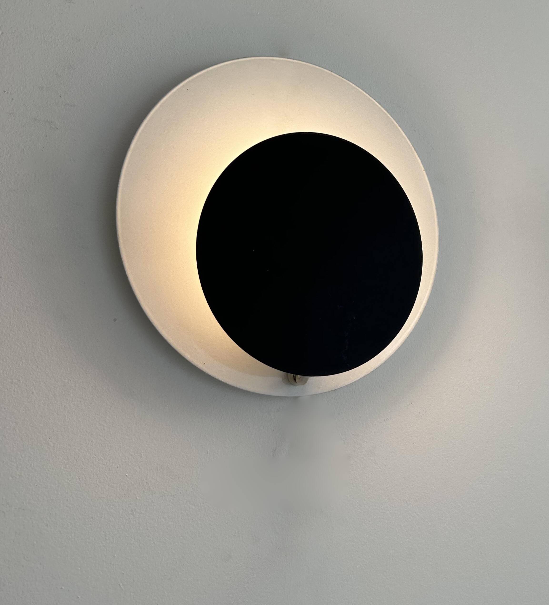 Vintage "Cirkle" wall lamp in black and white lacquered metal, Denmark 1970s