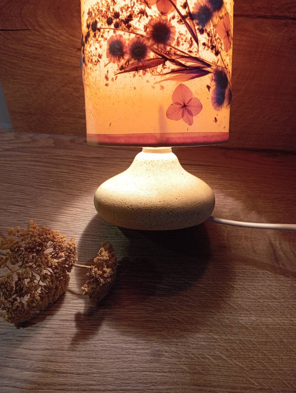 Mini lampe pierre, abat-jour incrustation fleurs séchées vintage 70