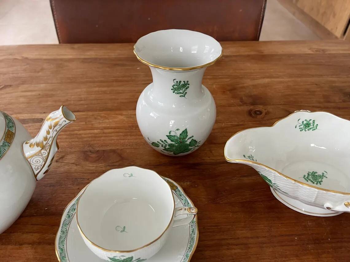 Gorgeous Herend Hungary Apponyi Chinese Bouquet Green Complete Dinner, Brea