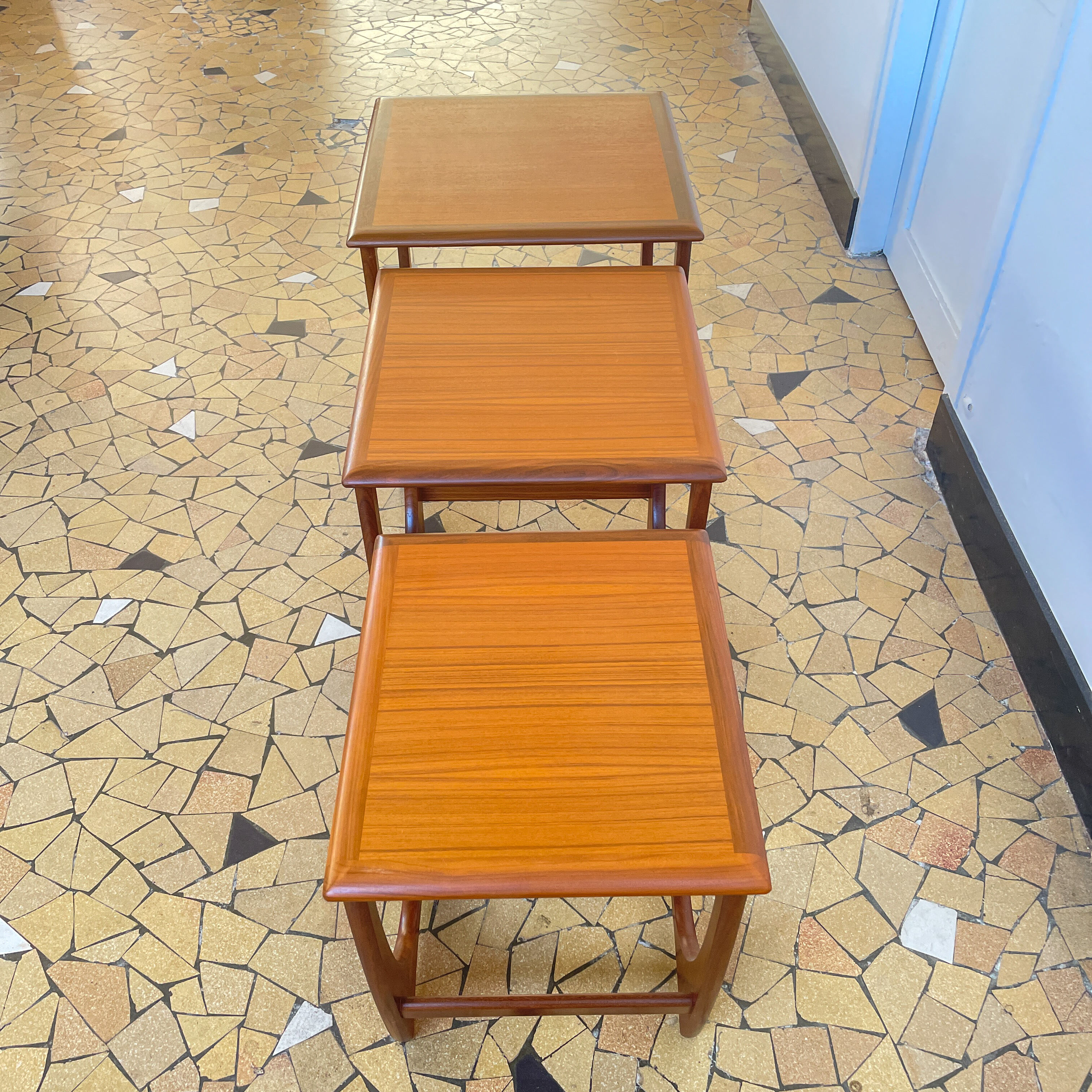 Teak trundle coffee table