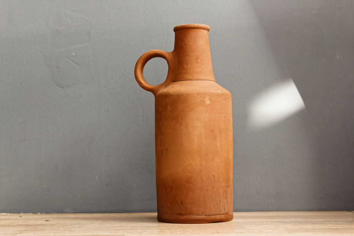 Vase bouteille terracotta - art populaire