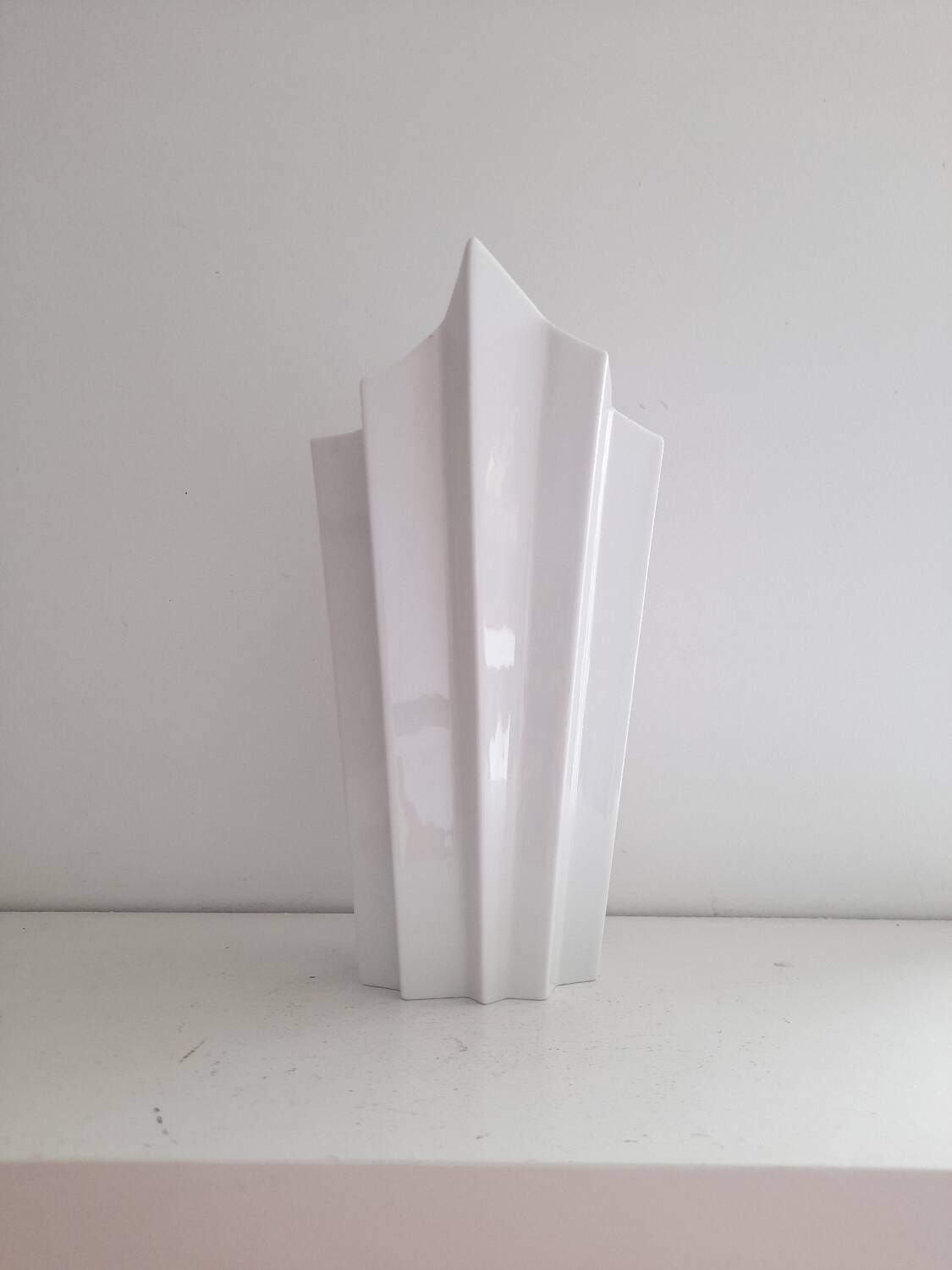 Hutschenreuther vase by Heinrich Fuchs