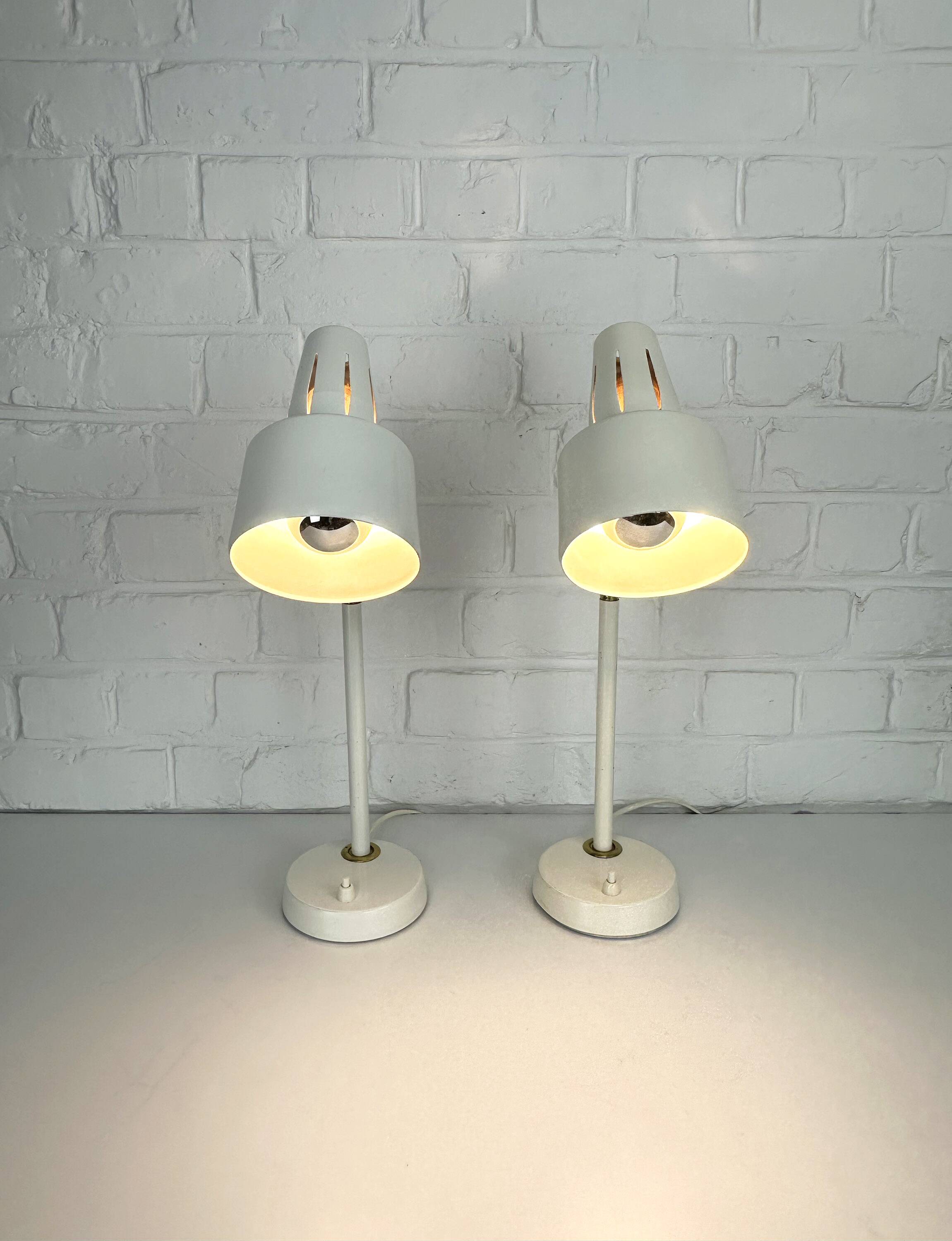 Pair of BJS desk lamps in white lacquered steel and brass – Sweden 1960s