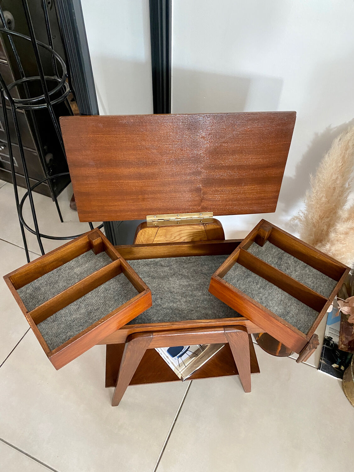 Vintage compass feet worker